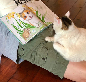 Book lovers (two and four-legged) are diving into Gata Unbound!